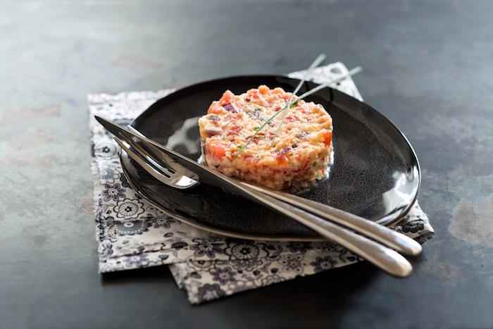 Tartare végétarien à la mozzarella à l'arôme d'agrumes Tartare végétarien à la mozzarella à l'arôme d'agrumes
